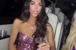 皮蓬前妻与闺蜜们自拍，这嘴唇是去做了丰唇吗？🙊