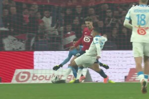 😱这球进了就神了！格林伍德后场启动狂奔80米劲射被扑出！