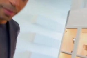 亨利去卡洛斯家里作客~亨利身材保持得挺好，卡洛斯长胖了